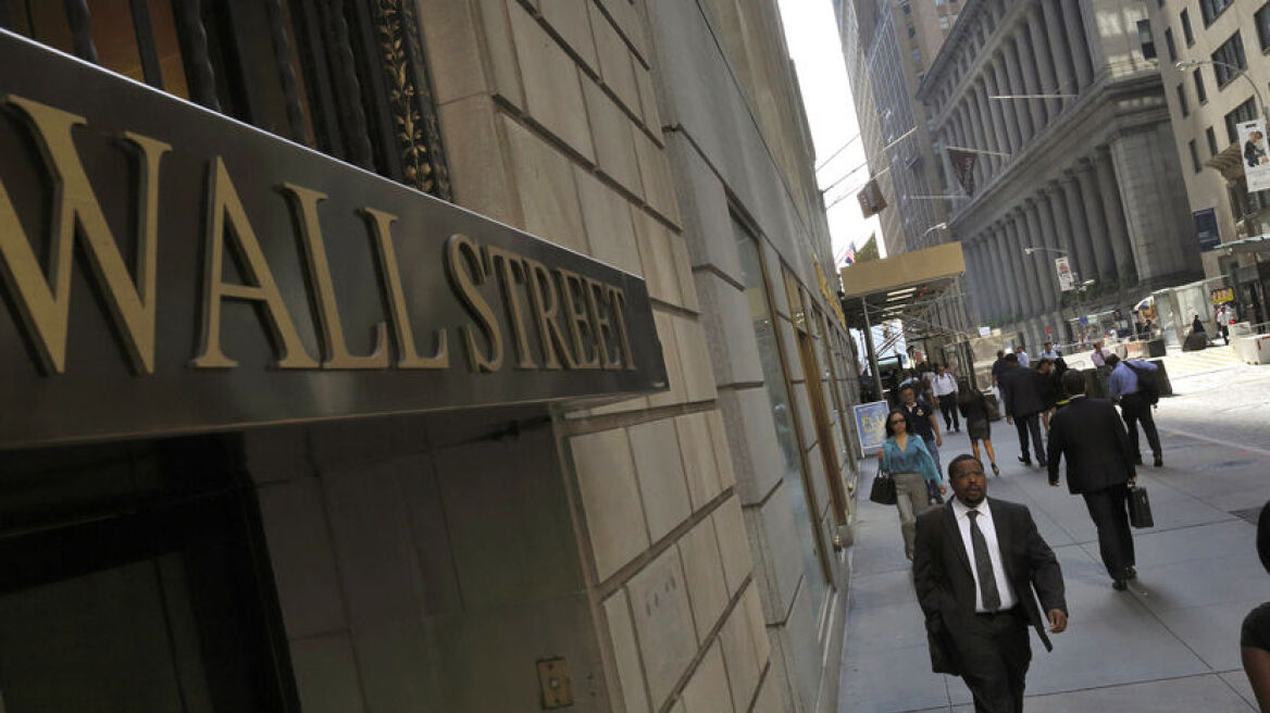Η παραίτηση του επικεφαλής οικονομικού συμβούλου του Τραμπ οδηγεί την Wall Street σε πτώση